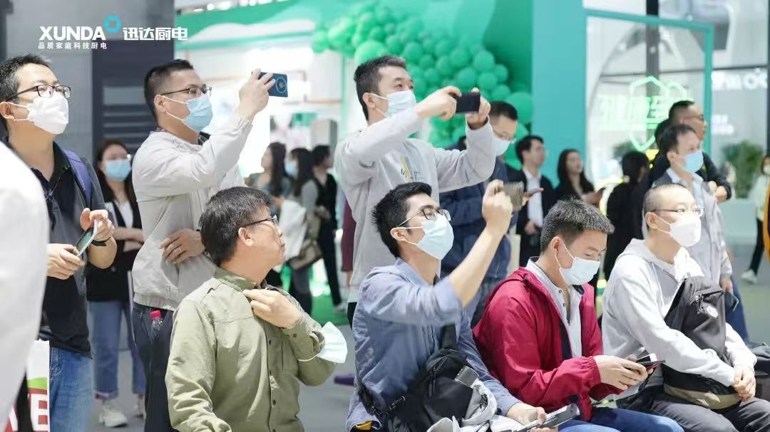 不凡成就非凡携82%超高热效能点火器与集成烹饪中心亮相AWE，，，探领梦想厨房新境界！！